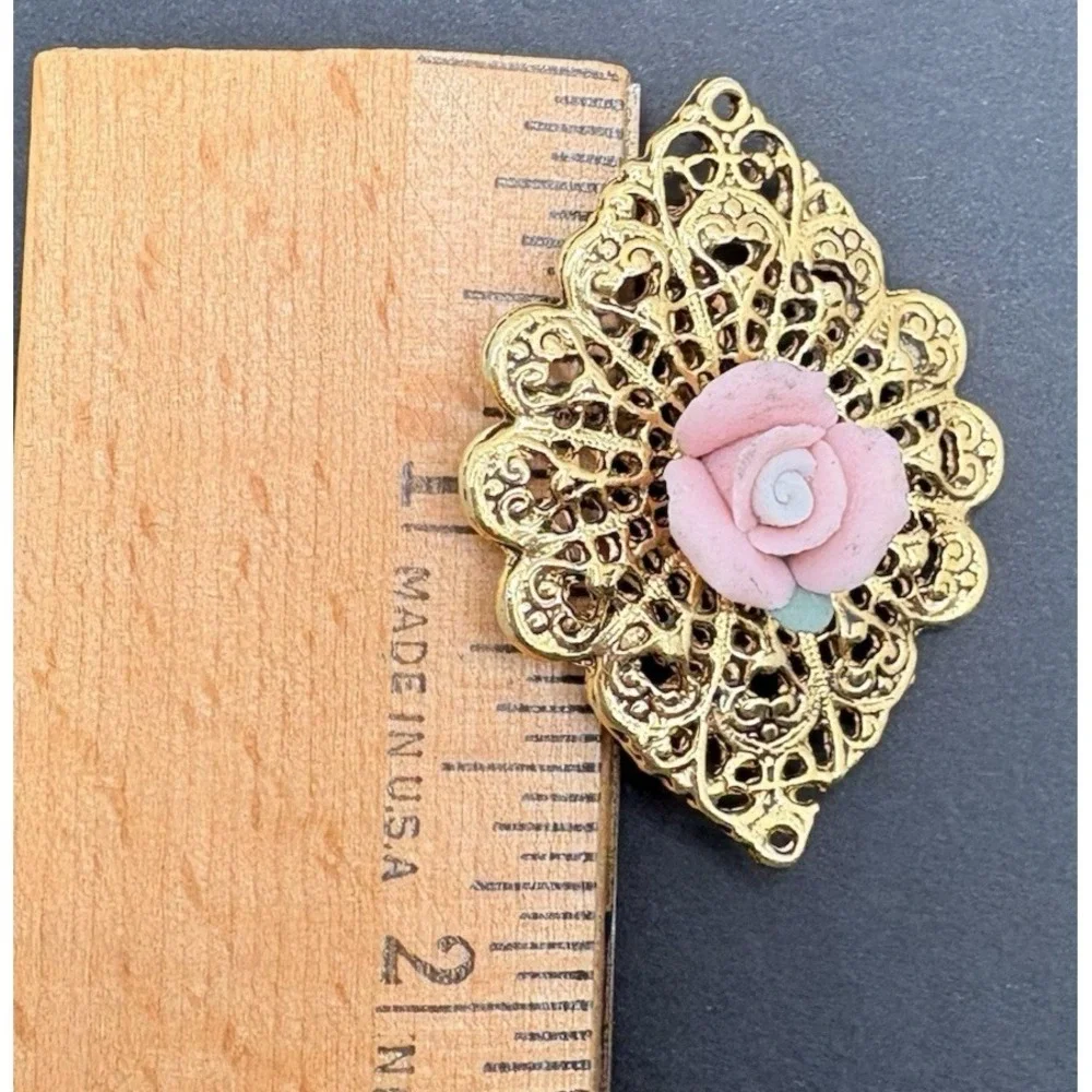 Vintage 1928 Brand Victorian Style‎ Porcelain Rose Bar Brooch Gold Tone Filigree